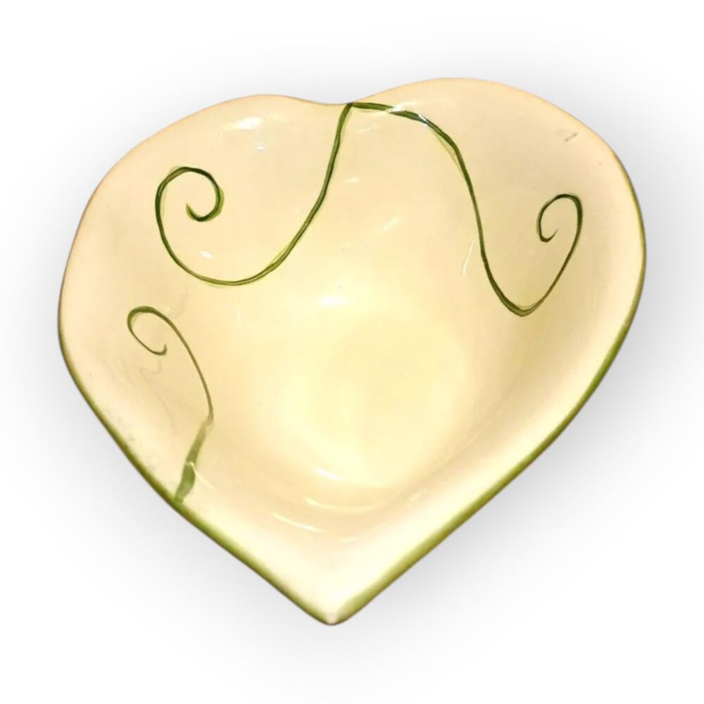 Pier 1 Imports "Ladybug" pattern heart-shaped ceramic bowl | eux